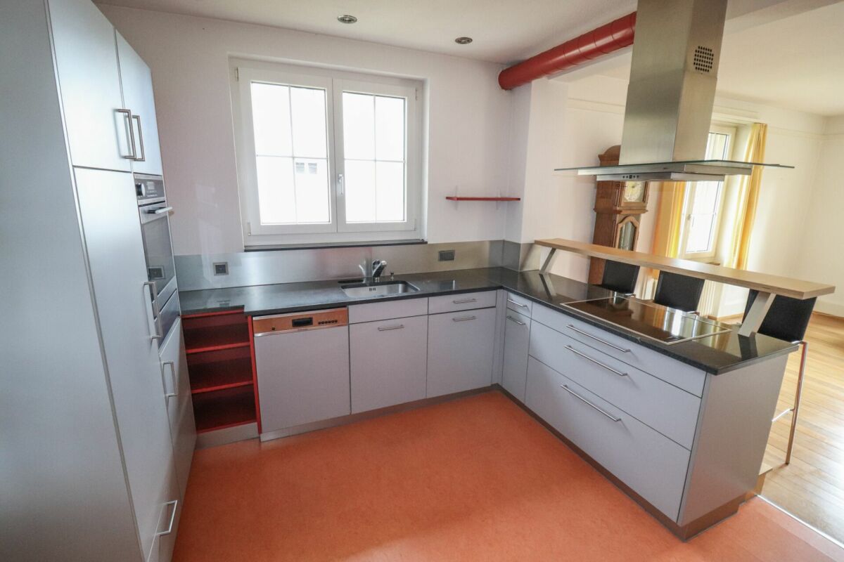 8.5-Zi-Haus, auch als Mehrgenerationenhaus nutzbar, auf 1'441 m2 Land mit Baulandreserve