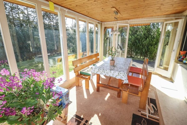 5.5-Zi-EFH mit Wintergarten und Zusatzgebäude auf 1'091 m2 grossem Grundstück 10