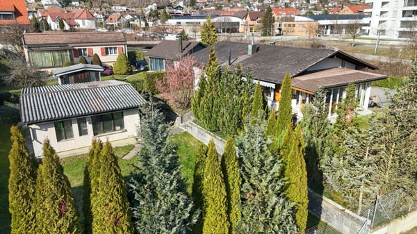 5.5-Zi-EFH mit Wintergarten und Zusatzgebäude auf 1'091 m2 grossem Grundstück 13