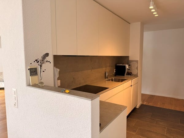 Hochwertig sanierte und zentral gelegene 4.5-Zimmerwohnung mit Balkon 6