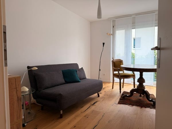 Hochwertig sanierte und zentral gelegene 4.5-Zimmerwohnung mit Balkon 12