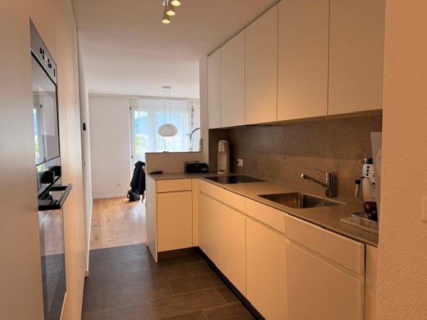 Hochwertig sanierte und zentral gelegene 4.5-Zimmerwohnung mit Balkon 7