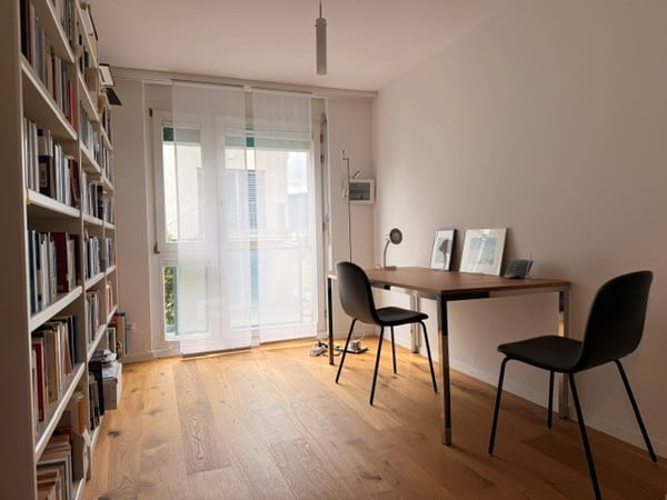 Hochwertig sanierte und zentral gelegene 4.5-Zimmerwohnung mit Balkon 11