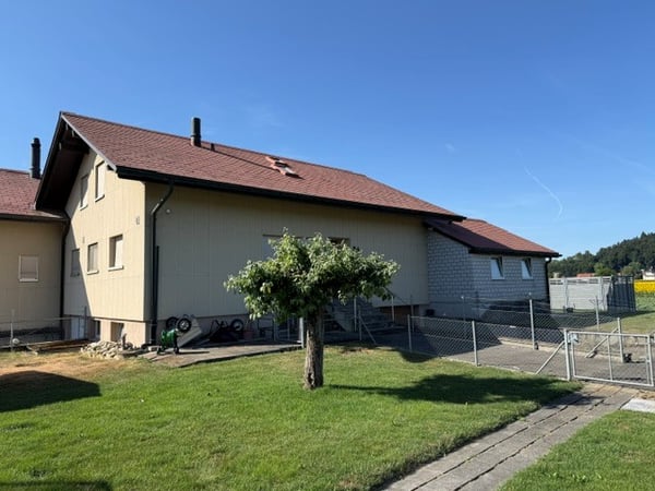Zwei Wohnhäuser auf 1748 m2 Parzelle in Schwadernau 11