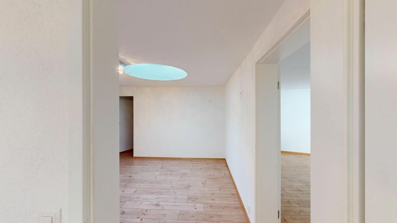 Aussergewöhnliche 3.5-Zimmer-Wohnung mit separatem Eingang & Garage inklusive