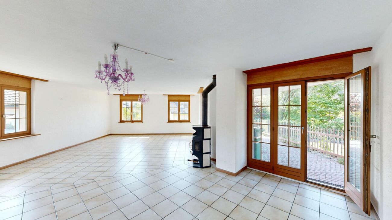 Freistehendes 5.5-Zimmer-Einfamilienhaus mit grossem Garten und vielfältigen Möglichkeiten