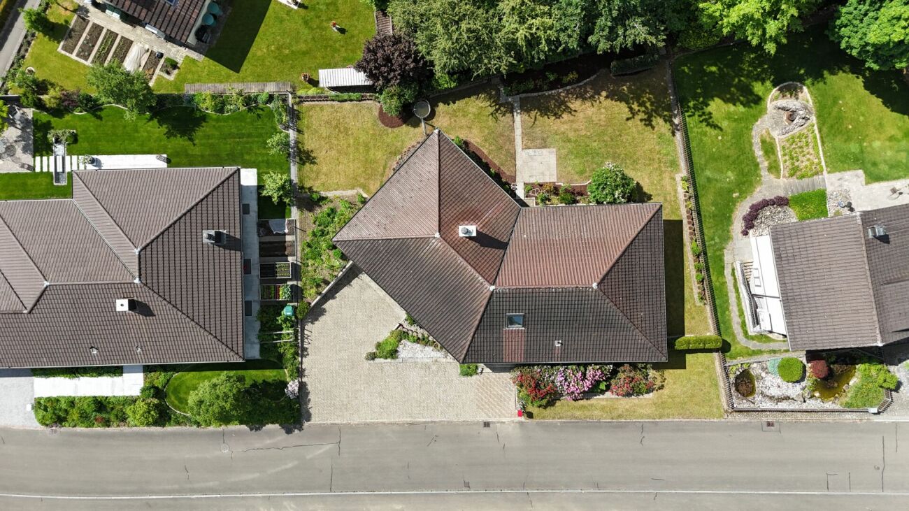 Freistehendes 5.5-Zimmer-Einfamilienhaus mit grossem Garten und vielfältigen Möglichkeiten