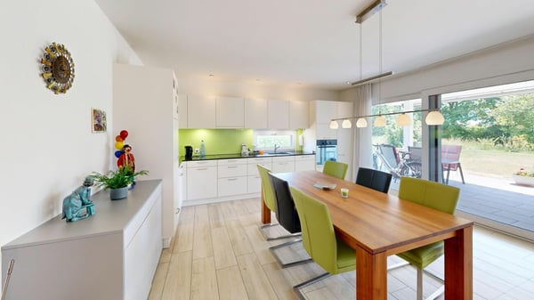 3.5-Zimmer-Gartenwohnung mit exklusivem 245 m² Garten und gedeckter Terrasse 2
