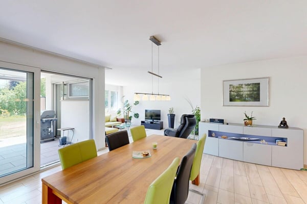 3.5-Zimmer-Gartenwohnung mit exklusivem 245 m² Garten und gedeckter Terrasse
