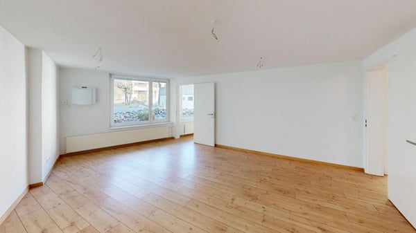 Aussergewöhnliche 3.5-Zimmer-Wohnung mit separatem Eingang & Garage inklusive 2