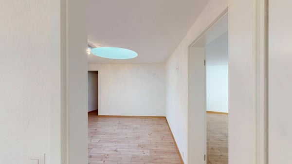 Aussergewöhnliche 3.5-Zimmer-Wohnung mit separatem Eingang & Garage inklusive 6