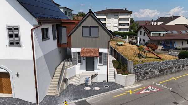 Erstvermietung: Charmantes, frisch renoviertes Tiny House mit privatem Garten in Boswil 13