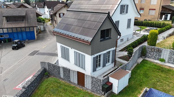 Erstvermietung: Charmantes, frisch renoviertes Tiny House mit privatem Garten in Boswil 14