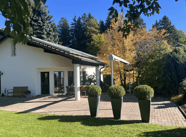 EXKLUSIVES FAMILIENIDYLL - ERSTKLASSIGE LAGE TRIFFT AUF ALPINES PANORAMA 1