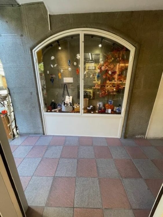 Schöne und grosszügige Ladenräumlichkeit in der Thuner Altstadt 9