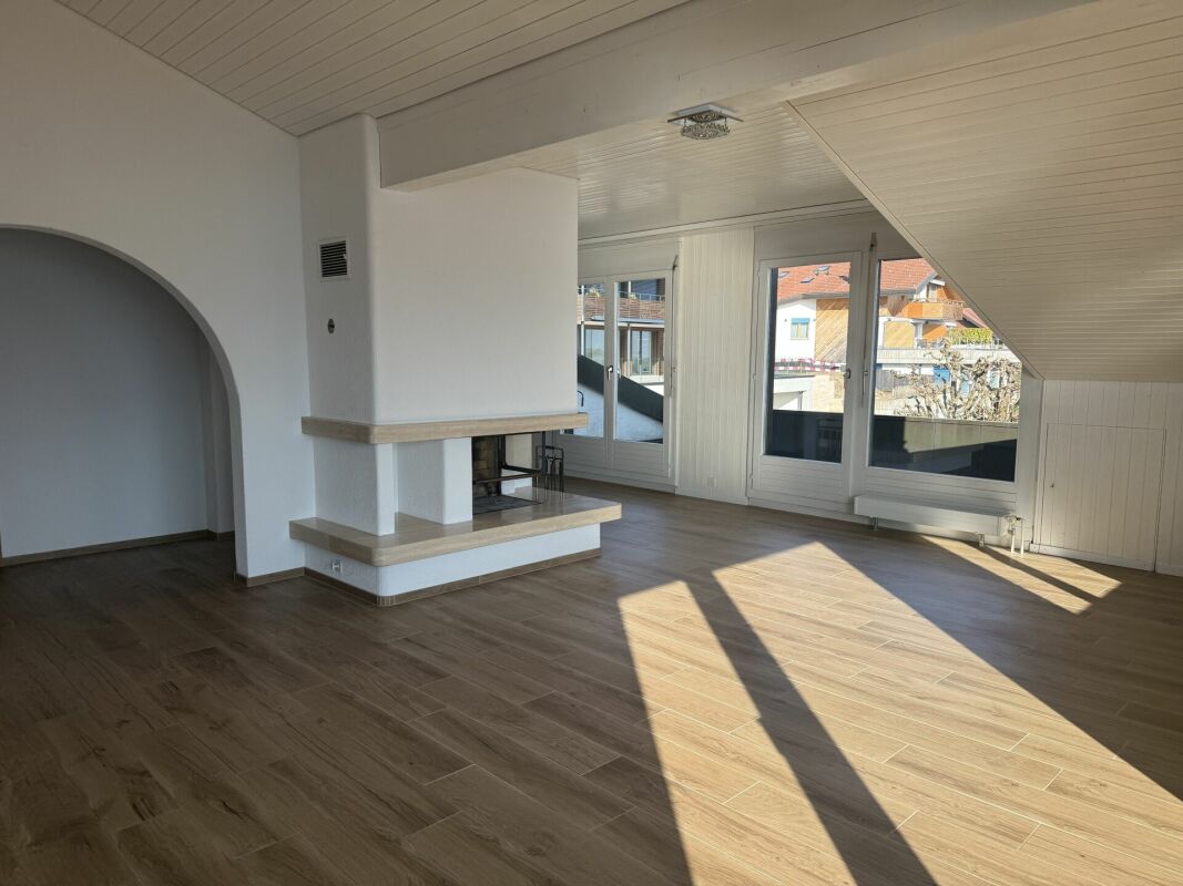 Top 4.5-Zimmer-Dachwohnung mit traumhafter Aussicht in Gunten