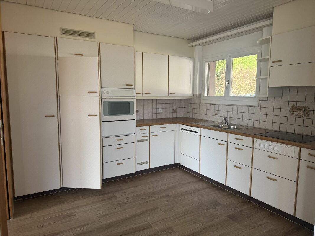 Top 4.5-Zimmer-Dachwohnung mit traumhafter Aussicht in Gunten