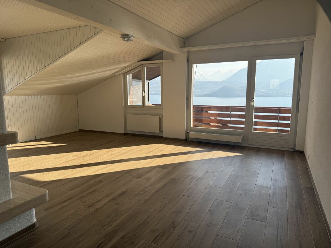 Top 4.5-Zimmer-Dachwohnung mit traumhafter Aussicht in Gunten