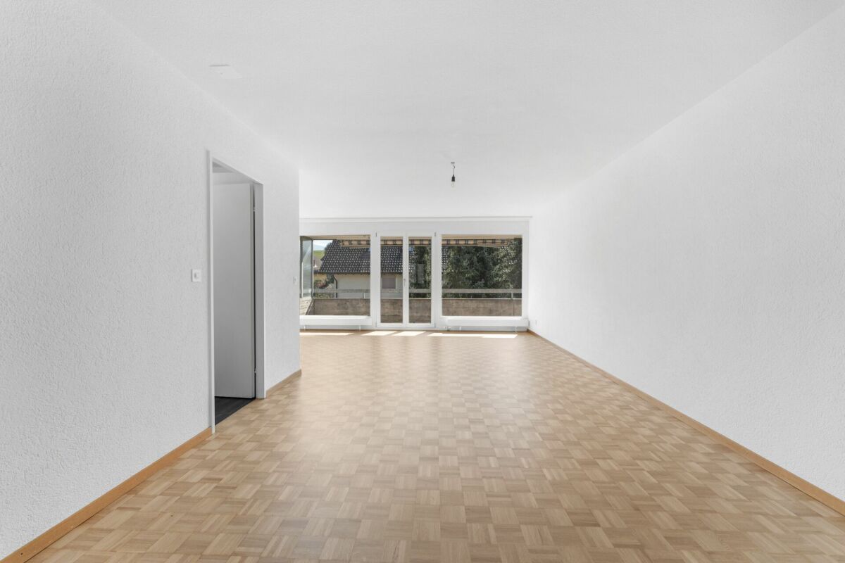 Frisch renovierte 4.5-Zimmerwohnung mit Balkon an zentraler Lage zu vermieten