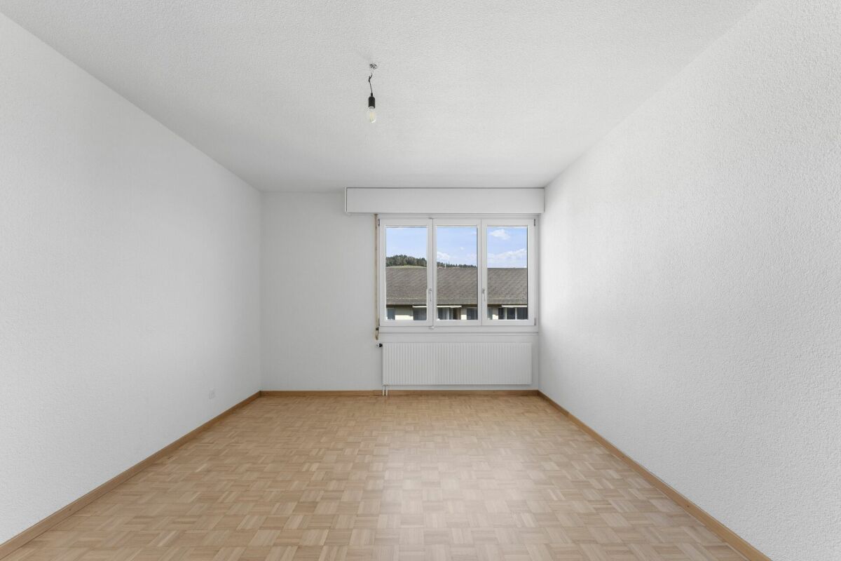 Frisch renovierte 4.5-Zimmerwohnung mit Balkon an zentraler Lage zu vermieten
