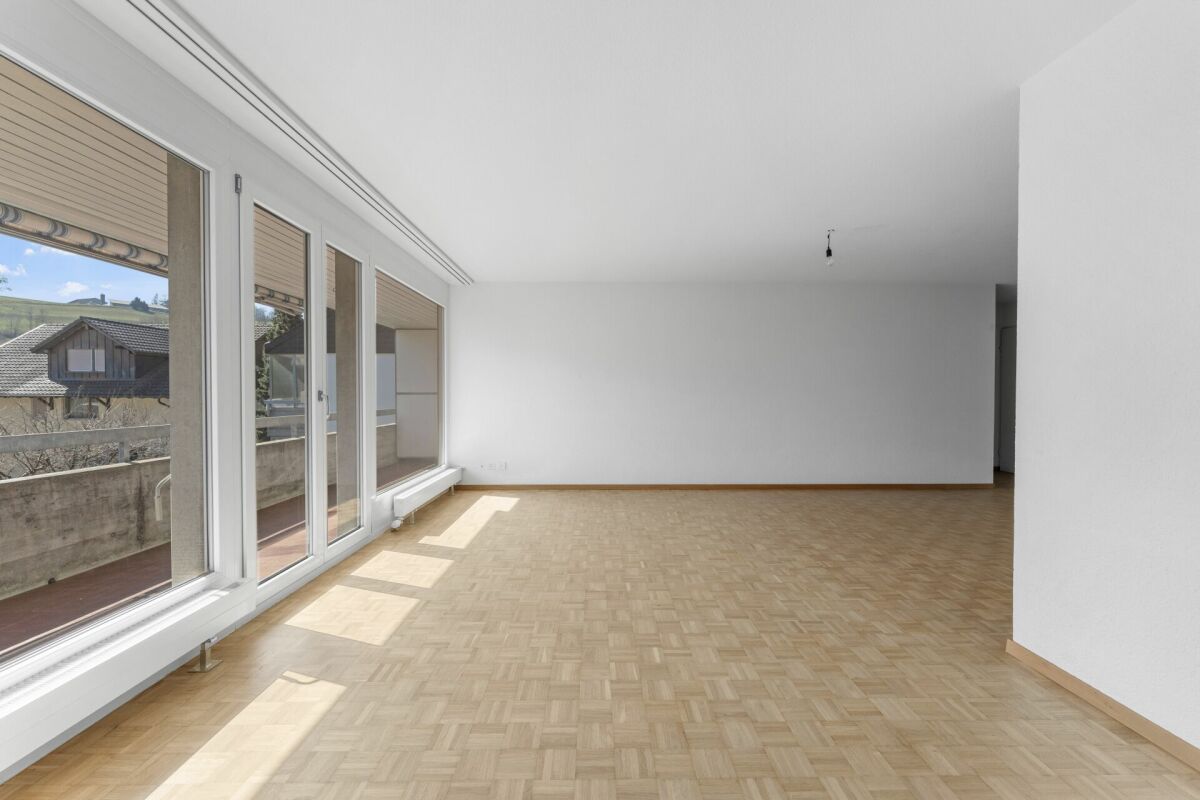 Frisch renovierte 4.5-Zimmerwohnung mit Balkon an zentraler Lage zu vermieten