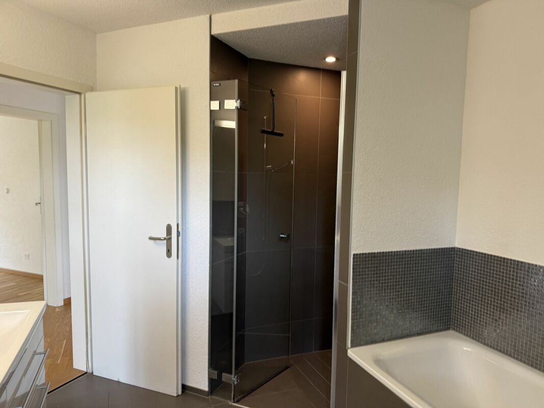 Top 8-Zimmer-Doppeleinfamilienhaus inkl. Dachwohnung
