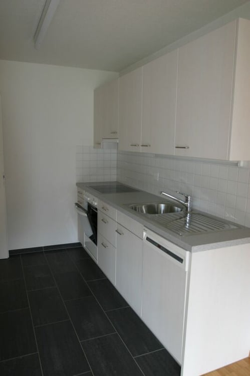 Grosszügige 3.5-Zimmerwohnung mit Balkon an zentraler Lage zu vermieten 5