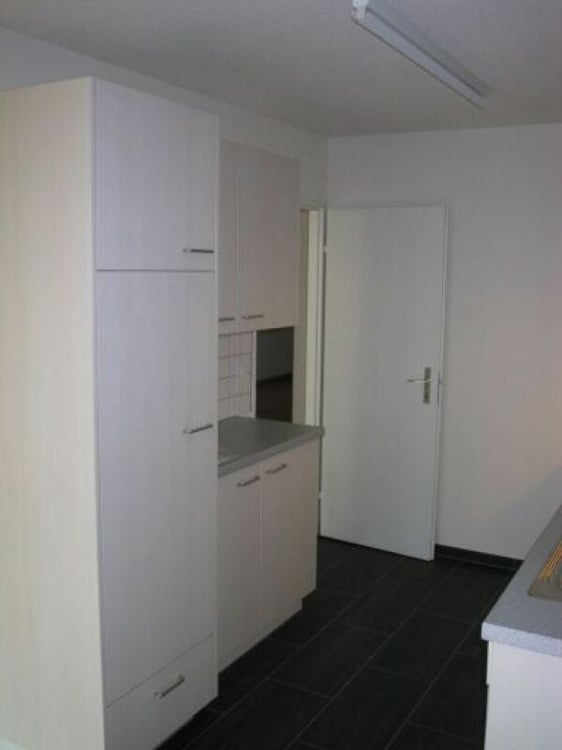 Grosszügige 3.5-Zimmerwohnung mit Balkon an zentraler Lage zu vermieten 4