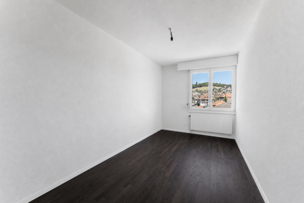 4.5-Zimmerwohnung im Hochparterre mit Gartensitzplatz zu vermieten 4