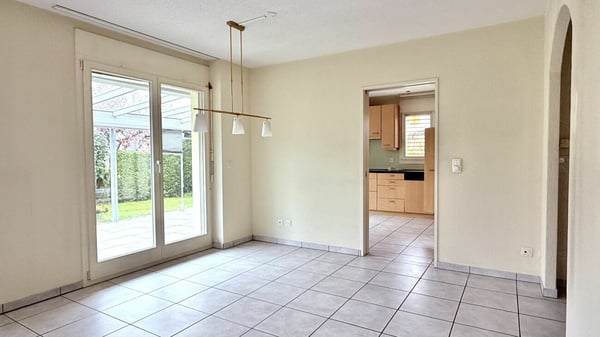 Gepflegtes, freistehendes Einfamilienhaus in ruhigem Quartier 12