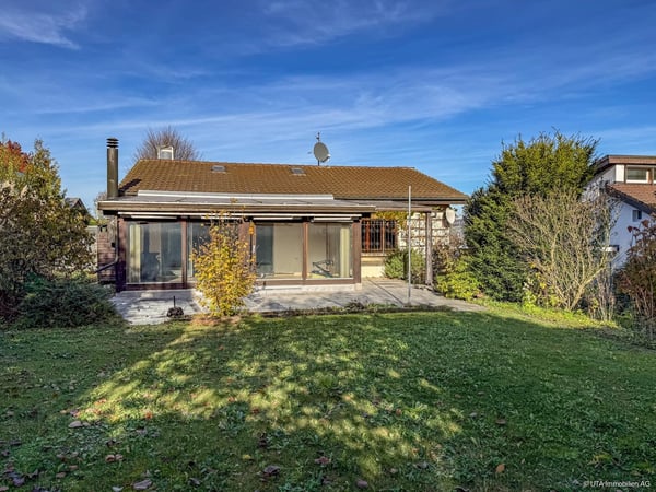 Freistehendes Einfamilienhaus mit grosszügigem Garten 1