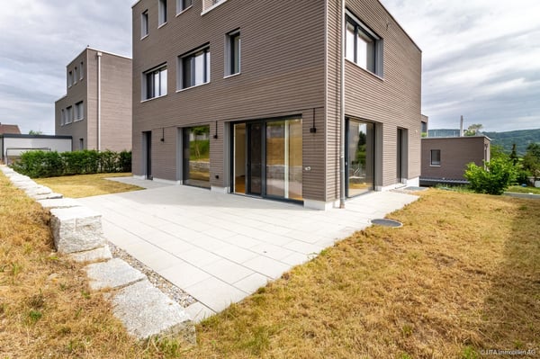 FAMILIENTRAUM - Neuwertiges Einfamilienhaus mit grossen Wohn- und Nebe 6