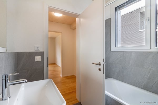 FAMILIENTRAUM - Neuwertiges Einfamilienhaus mit grossen Wohn- und Nebe 9