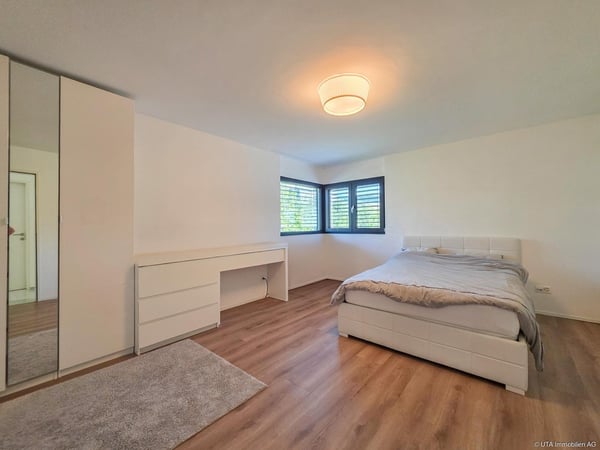 Exklusive Wohnqualität an ruhiger Lage mit grossem Garten 9