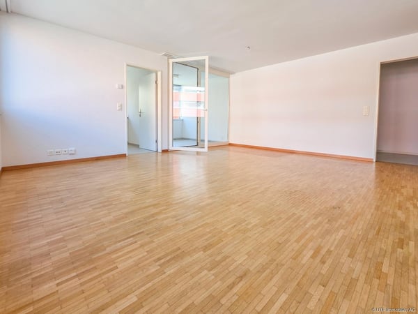 Attraktive Wohnung mit Loggia an urbaner, zentraler Lage 3