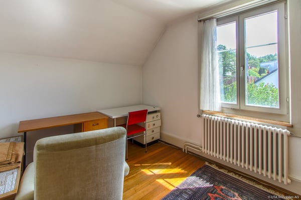 Zweifamilienhaus an zentraler Lage mit attraktivem Umbaupotenzial 13