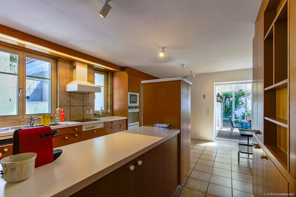 Zweifamilienhaus an zentraler Lage mit attraktivem Umbaupotenzial 2