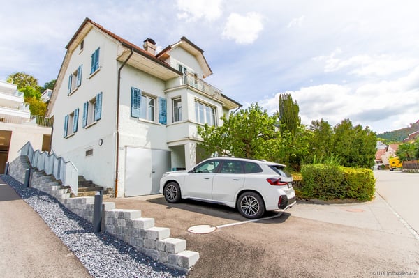 Zweifamilienhaus an zentraler Lage mit attraktivem Umbaupotenzial 1
