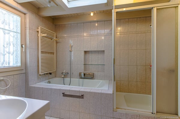 Zweifamilienhaus an zentraler Lage mit attraktivem Umbaupotenzial 8