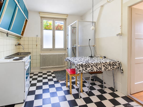 Zweifamilienhaus an zentraler Lage mit attraktivem Umbaupotenzial 9