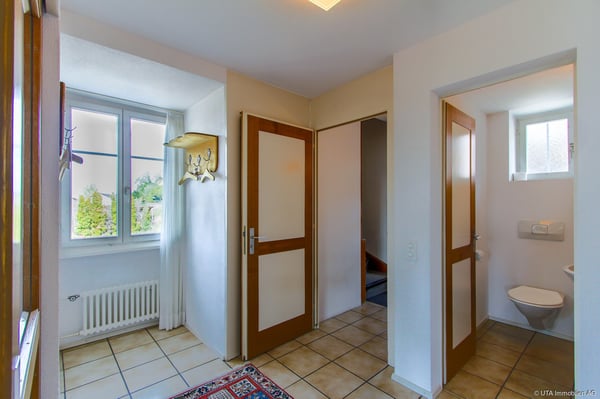 Zweifamilienhaus an zentraler Lage mit attraktivem Umbaupotenzial 3