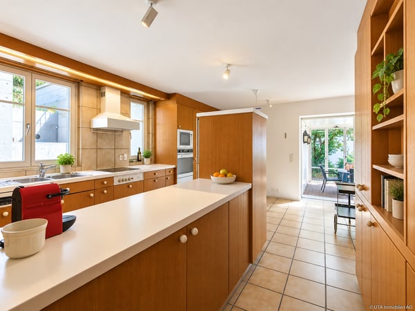 Zweifamilienhaus an zentraler Lage mit attraktivem Umbaupotenzial 2