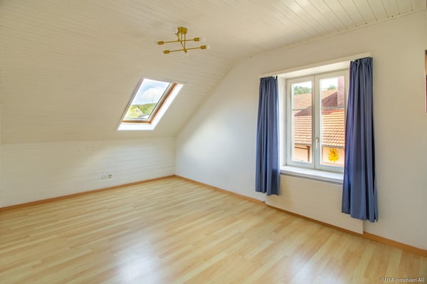 Zweifamilienhaus mit Charme und vielseitigen Nutzungsmöglichkeiten 11