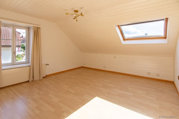 Zweifamilienhaus mit Charme und vielseitigen Nutzungsmöglichkeiten 9