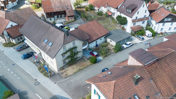 Zweifamilienhaus mit Charme und vielseitigen Nutzungsmöglichkeiten 1