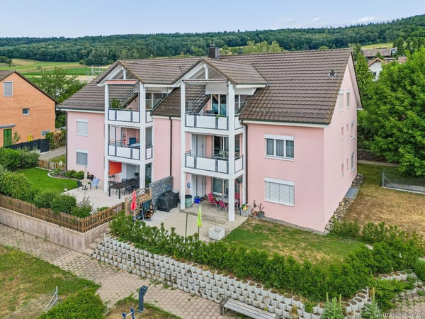 grosszügige 3.5-Zimmerwohnung in kleinem Mehrfamilienhaus 12