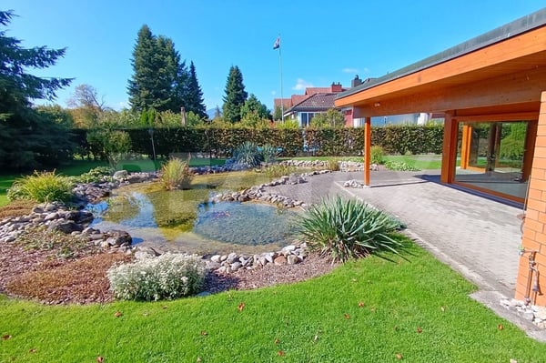 Einfamilienhaus im Bungalow-Stil mit Wellness-Oase und grossem Garten 1