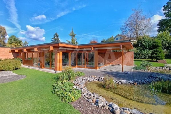 Einfamilienhaus im Bungalow-Stil mit Wellness-Oase und grossem Garten 2