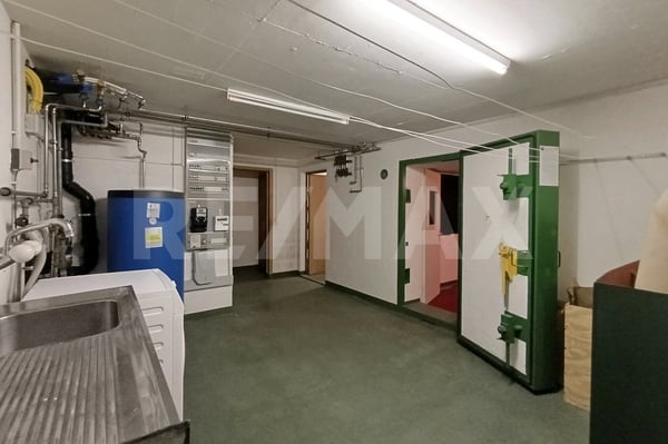Einfamilienhaus mit grossem Potenzial an gut erschlossener Lage 10