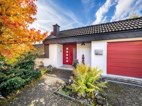 Freistehendes 1.5 Zimmer EFH mit schöner Aussicht 1